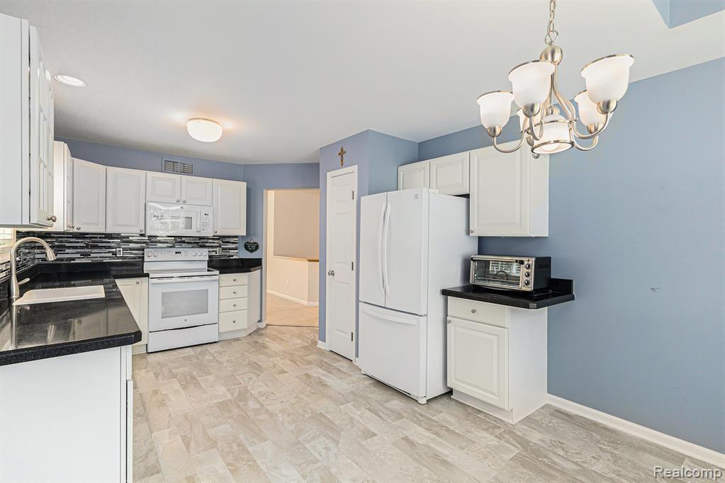 4759 New Haven Drive, Howell, MI 48843 — Photo 27