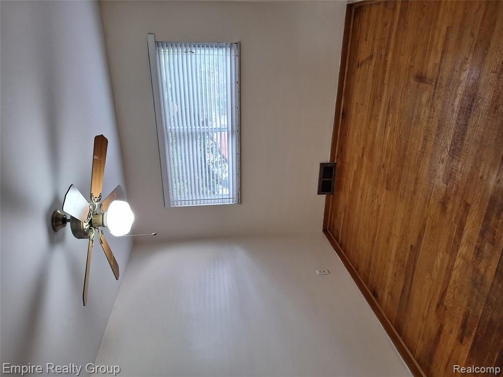 8547 Kinloch Street, Dearborn Heights, MI 48127 — Photo 17