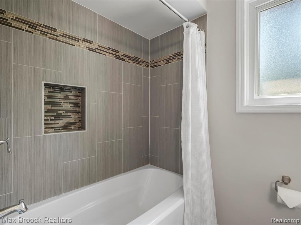 4740 Burnley Drive, Bloomfield Hills, MI 48304 — Photo 40