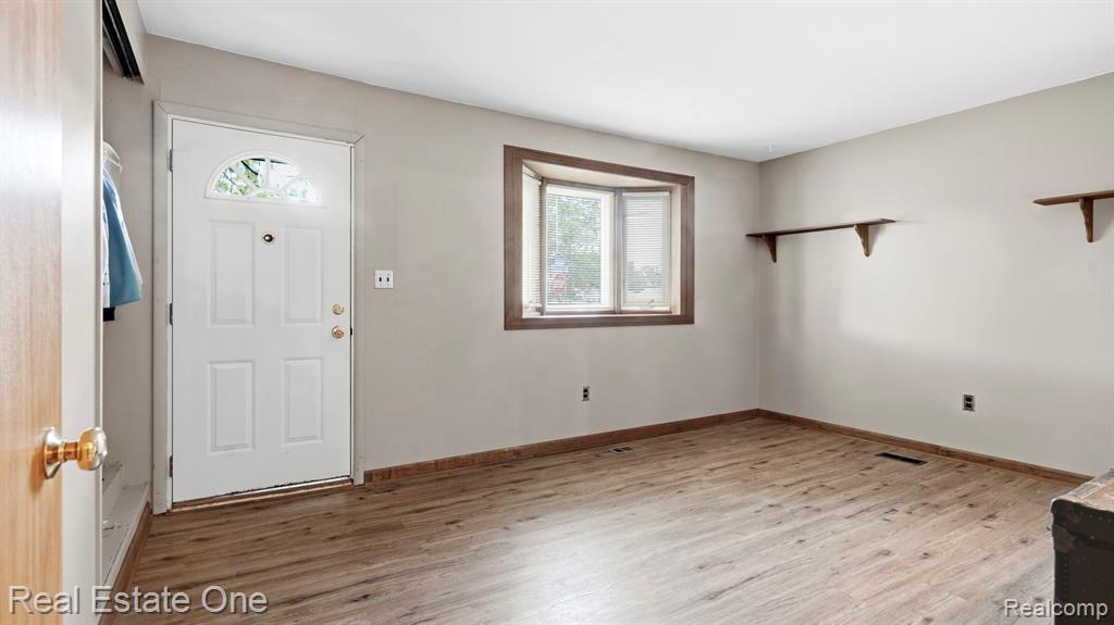 9384 Elaine Court, Taylor, MI 48180 — Photo 18
