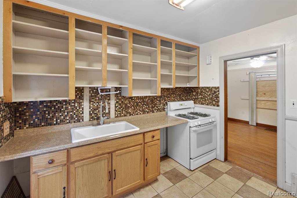 9495 Lakepointe Street, Detroit, MI 48224 — Photo 10