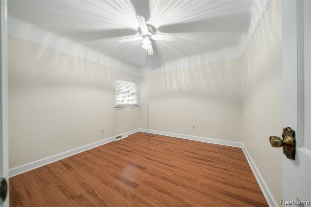 8603 Hibbing Street, Commerce Twp, MI 48382 — Photo 15