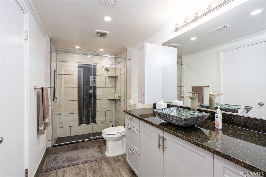 5130 OAKBROOKE Drive, West Bloomfield, MI 48323 — Photo 40
