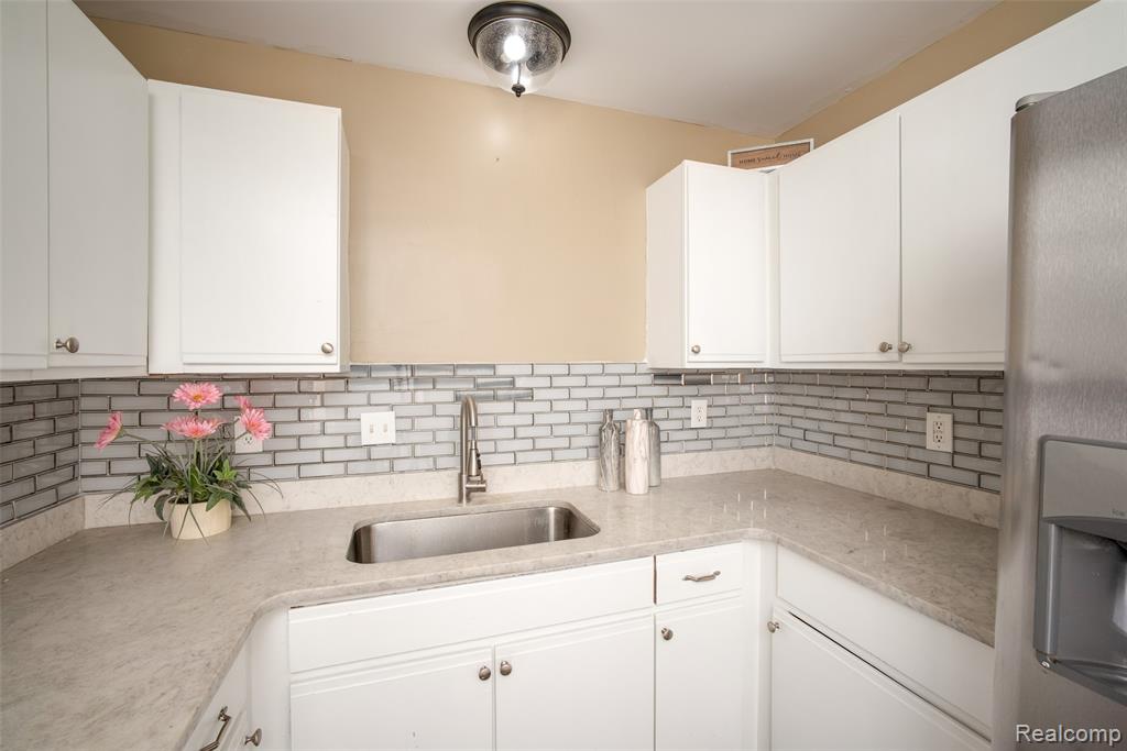 15650 Stone Crossing Drive, Southfield, MI 48075 — Photo 10