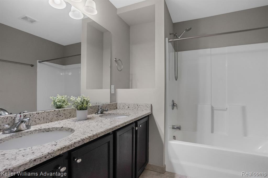 54933 BRENTWOOD Drive, South Lyon, MI 48178 — Photo 27
