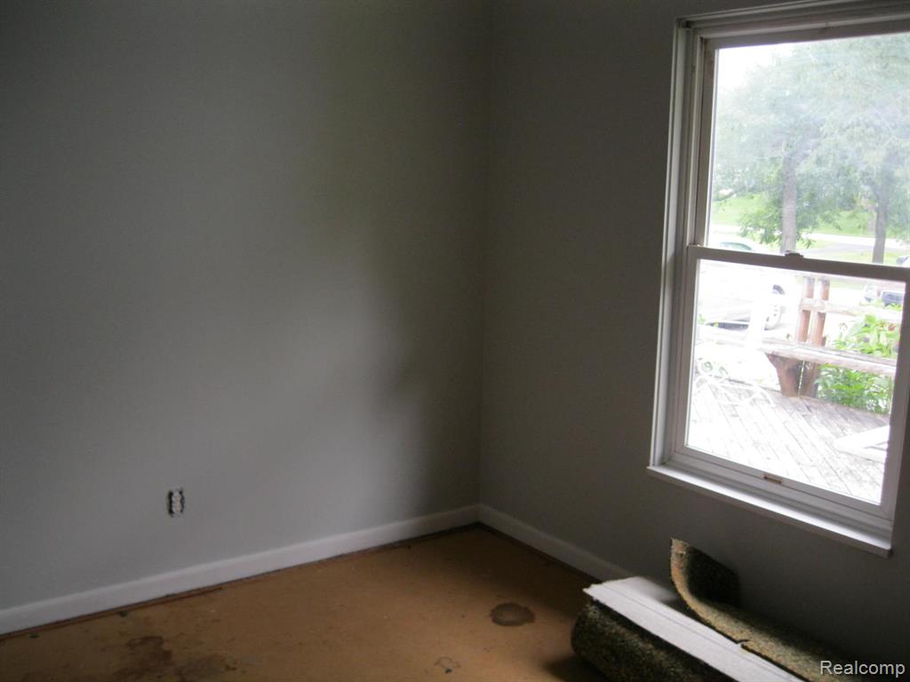 4500 Pommore, Milford, MI 48380 — Photo 16