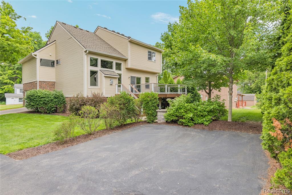 730 Leon Road, Walled Lake, MI 48390 — Photo 54
