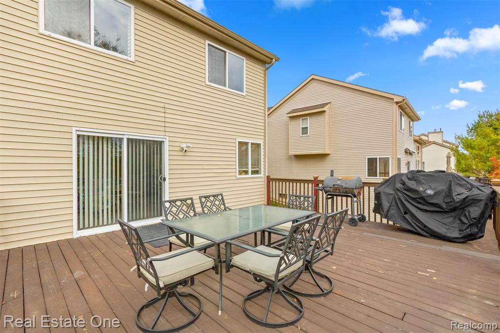43275 Pond Bluff Drive, Belleville, MI 48111 — Photo 32