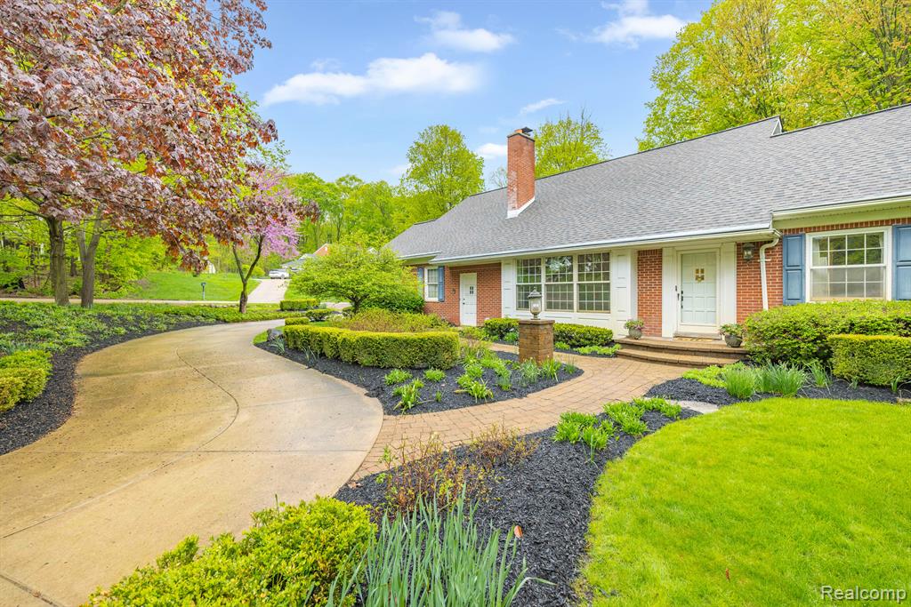 46270 BLOOMCREST Drive, Northville, MI 48167 — Photo 4