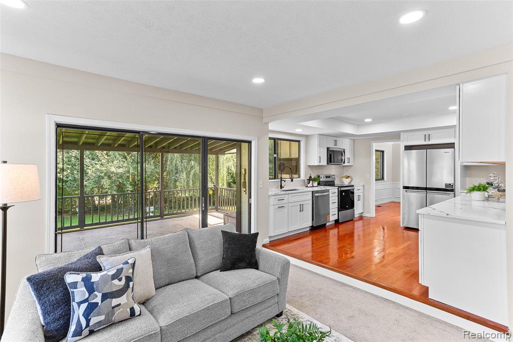 5086 FALMOUTH Drive, Troy, MI 48085 — Photo 12