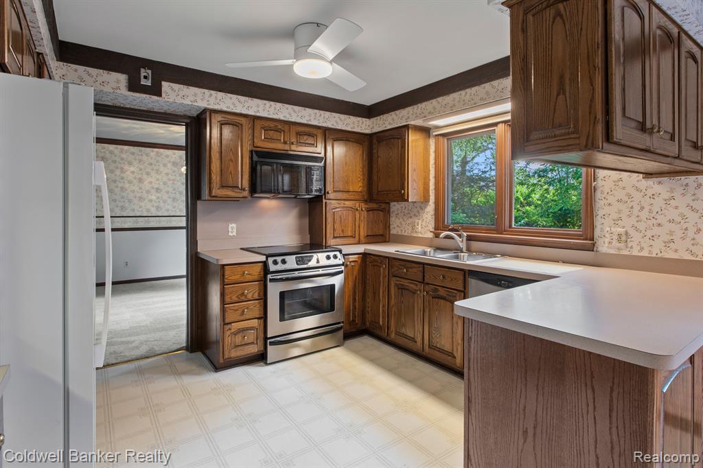 16235 WINCHESTER Drive, Northville, MI 48168 — Photo 21