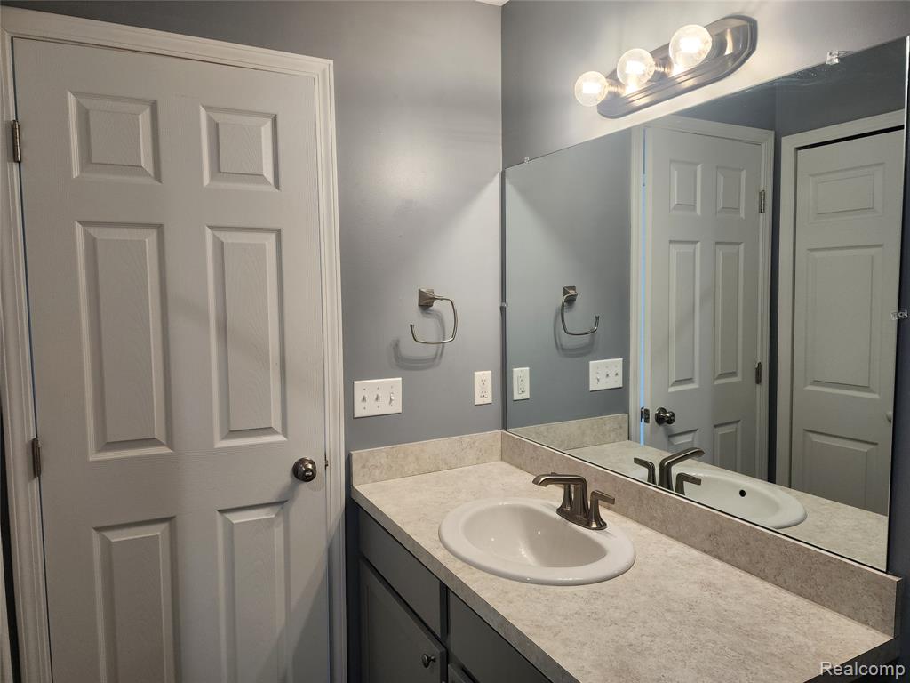 18106 Addington Drive, Commerce Twp, MI 48390 — Photo 33