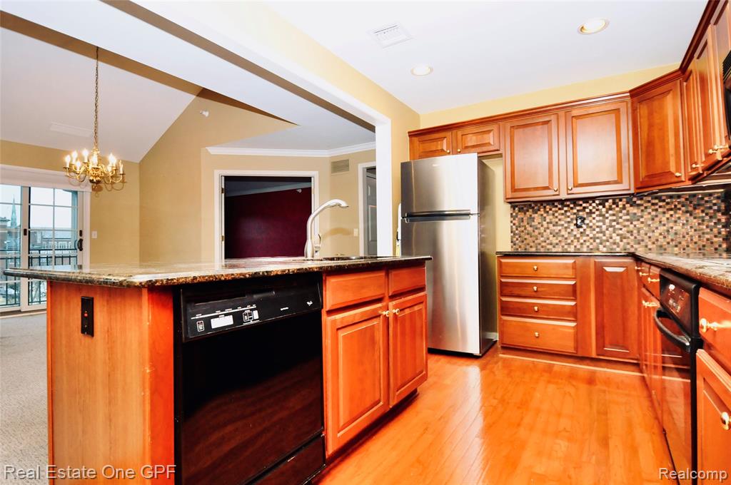 26 Pointe Park Place, 303, Grosse Pointe Park, MI 48230 — Photo 12