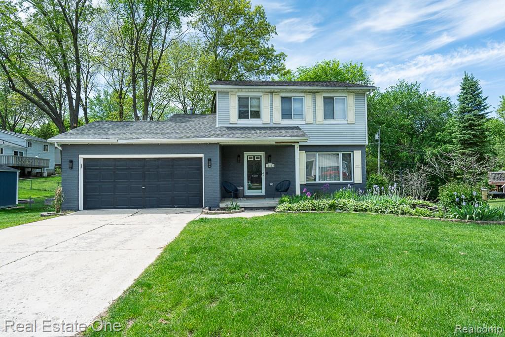 668 Sherry Drive, Lake Orion, MI 48362