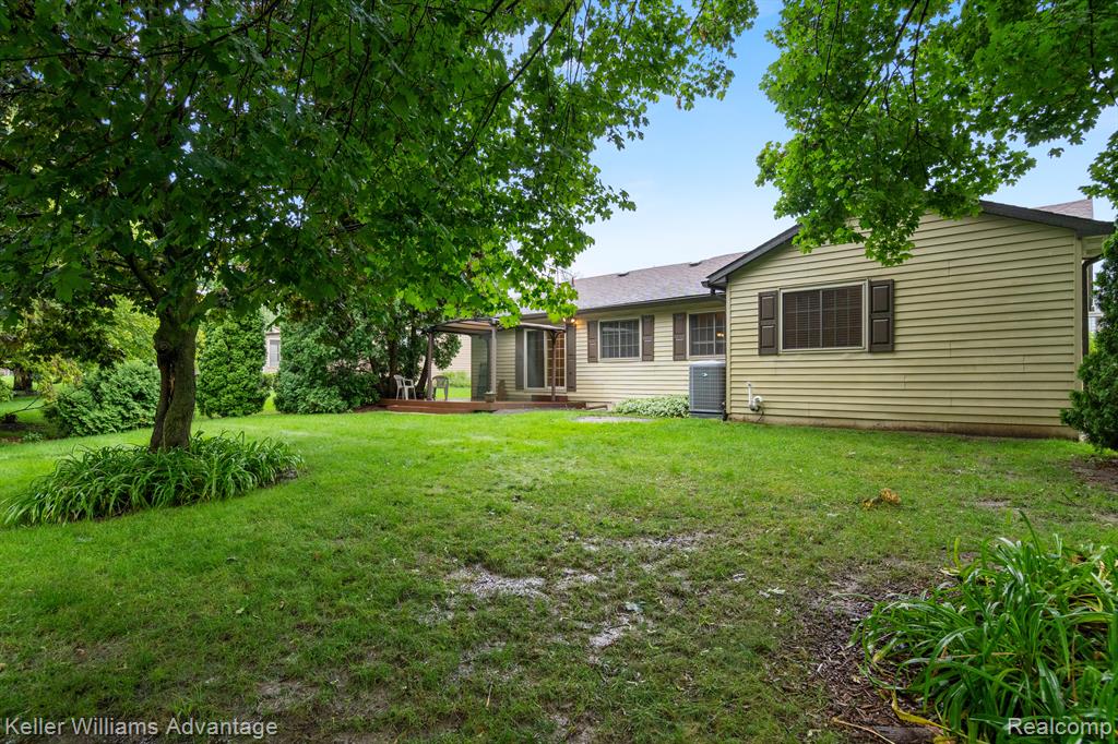 24923 FAIRWAY HILLS Drive, Novi, MI — Photo 32