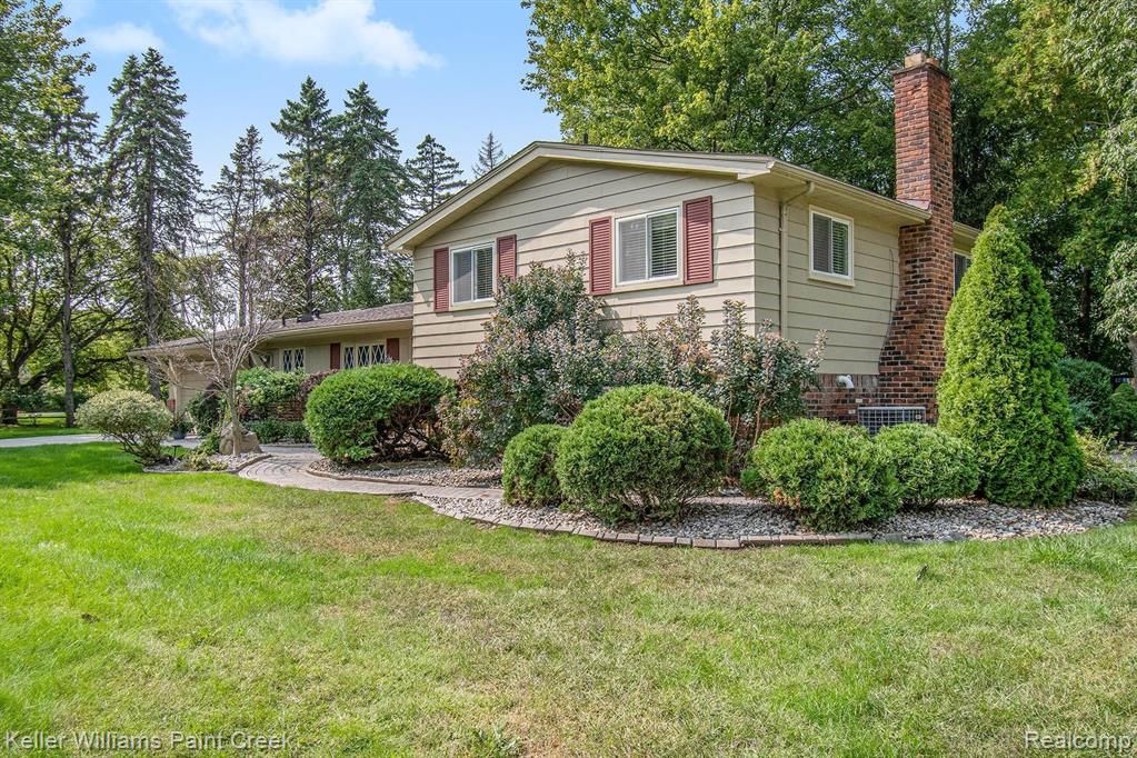 7374 WOODRIDGE Road, West Bloomfield, MI — Photo 24