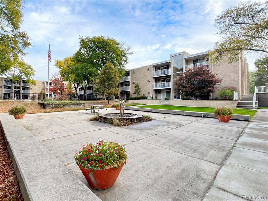4909 Crooks Road, C7, Royal Oak, MI 48073 — Photo 21