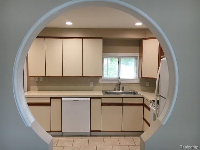 832 BAYFIELD Street, Lake Orion, MI 48362 — Photo 3