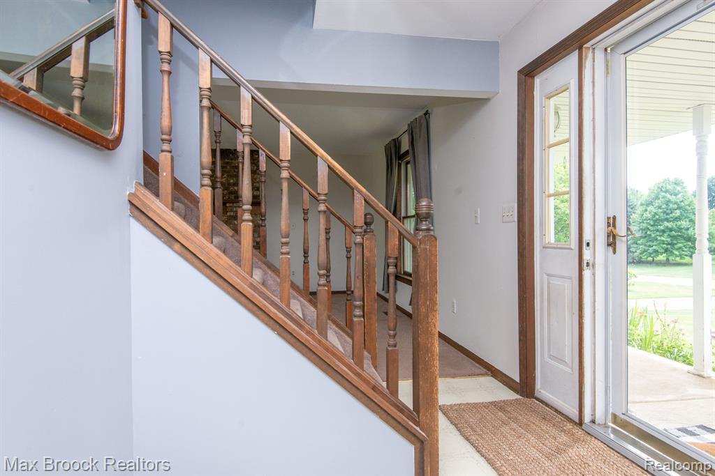 54320 BELCREST Drive, Milford, MI 48381 — Photo 12