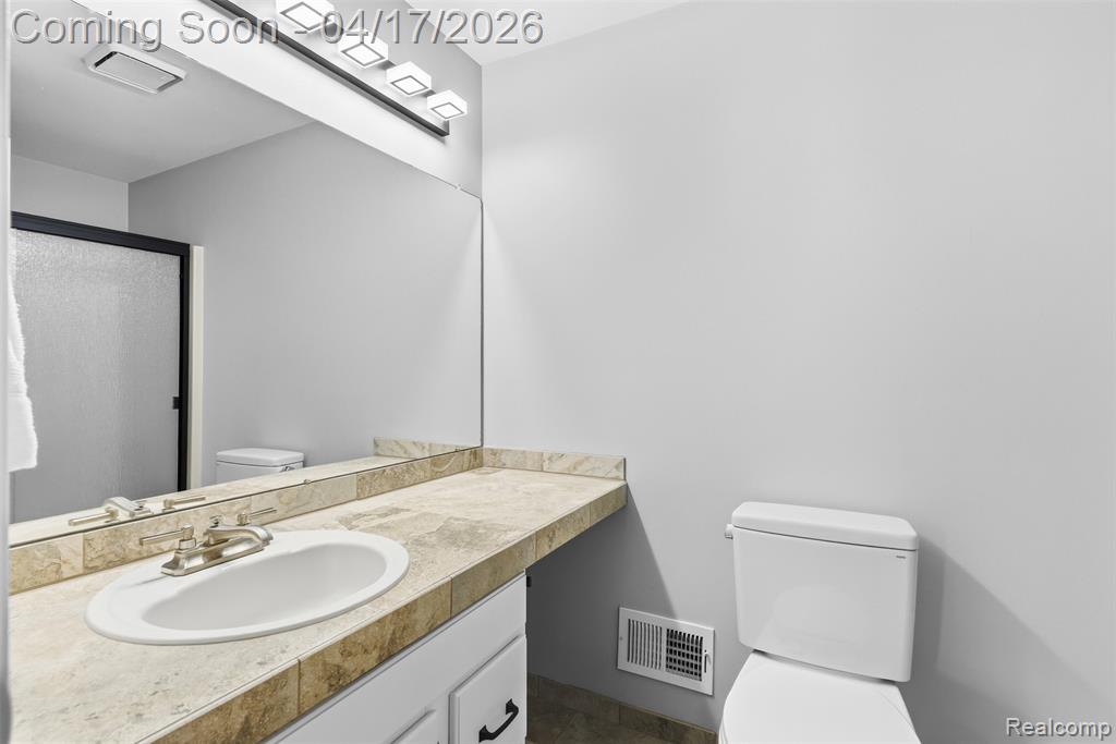 2270 Golden Pond, Fenton, MI, 48430