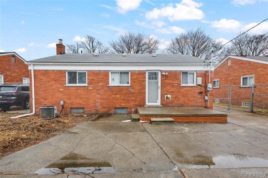 8539 Salem Lane, Dearborn Heights, MI 48127 — Photo 6