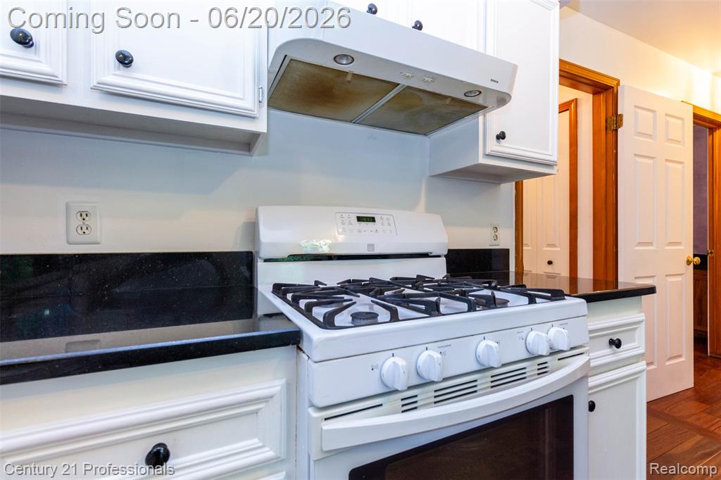 6241 Smithfield Drive, Troy, MI 48085 — Photo 16
