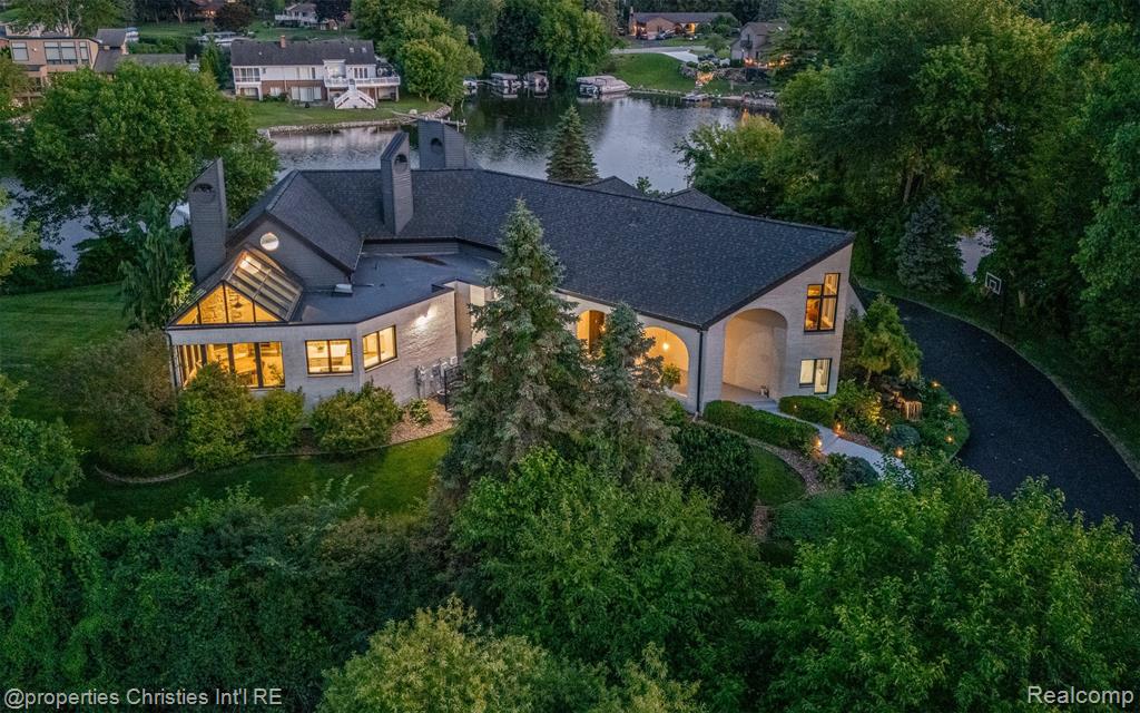 4912 Oakwood Court, Commerce Twp, MI 48382 — Photo 21