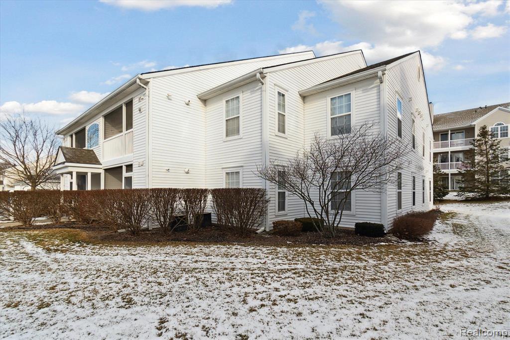 2670 S KNIGHTSBRIDGE Circle, Ann Arbor, MI 48105 — Photo 32