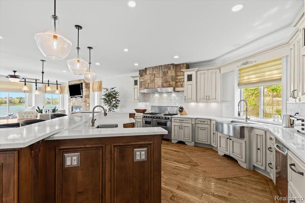 8393 BOULDER SHORES Drive, South Lyon, MI 48178 — Photo 5