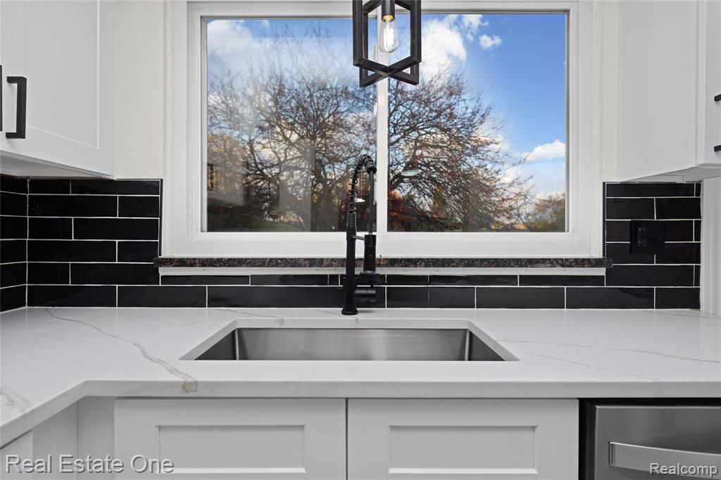 5426 N Piccadilly, West Bloomfield, MI — Photo 23