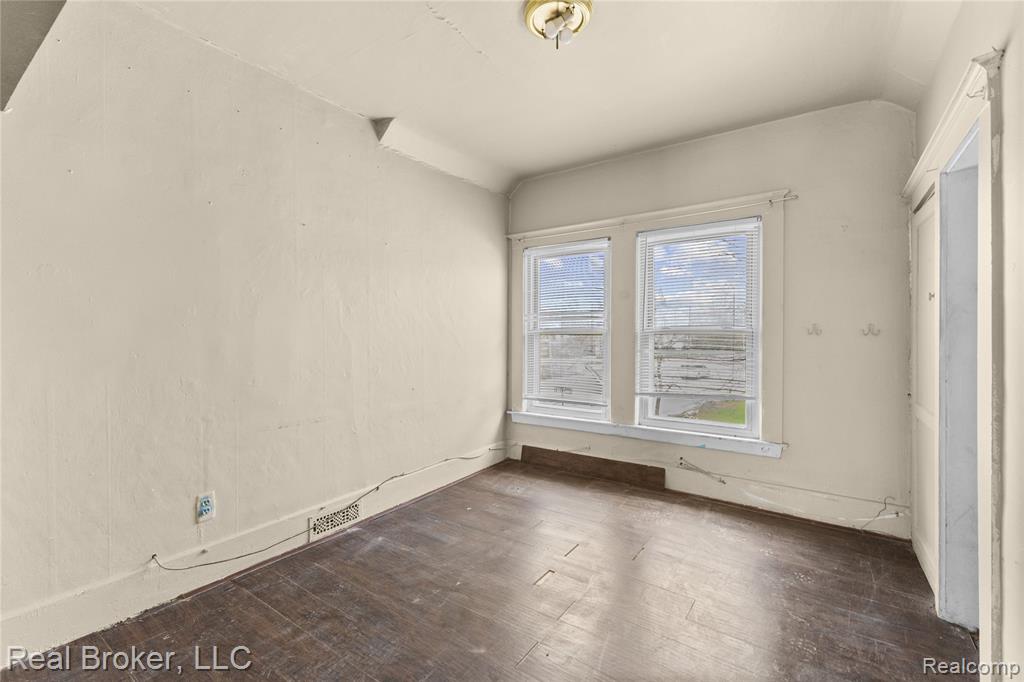 352 N Perry Street, Pontiac, MI 48342 — Photo 17