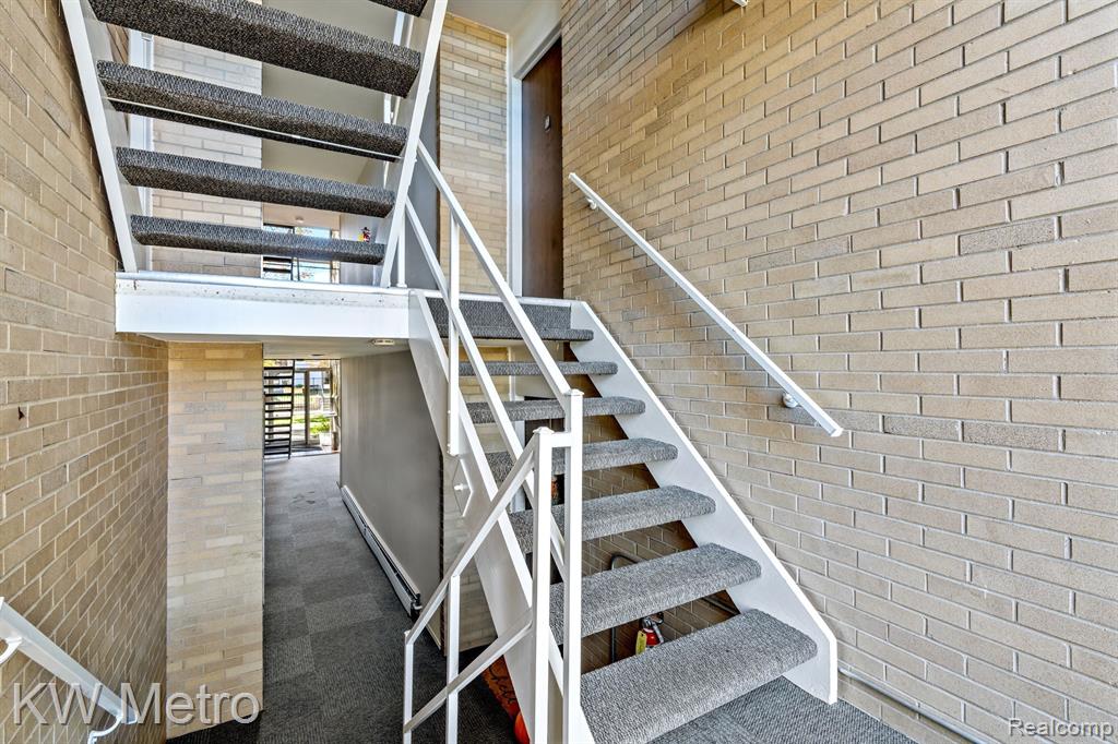4909 CROOKS Road, E5, Royal Oak, MI 48073 — Photo 2