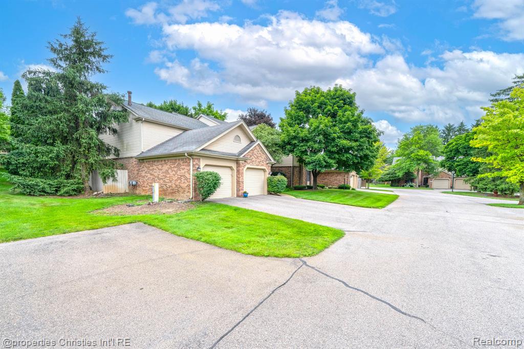 36972 Dartmoor Drive, Farmington Hills, MI 48331 — Photo 23