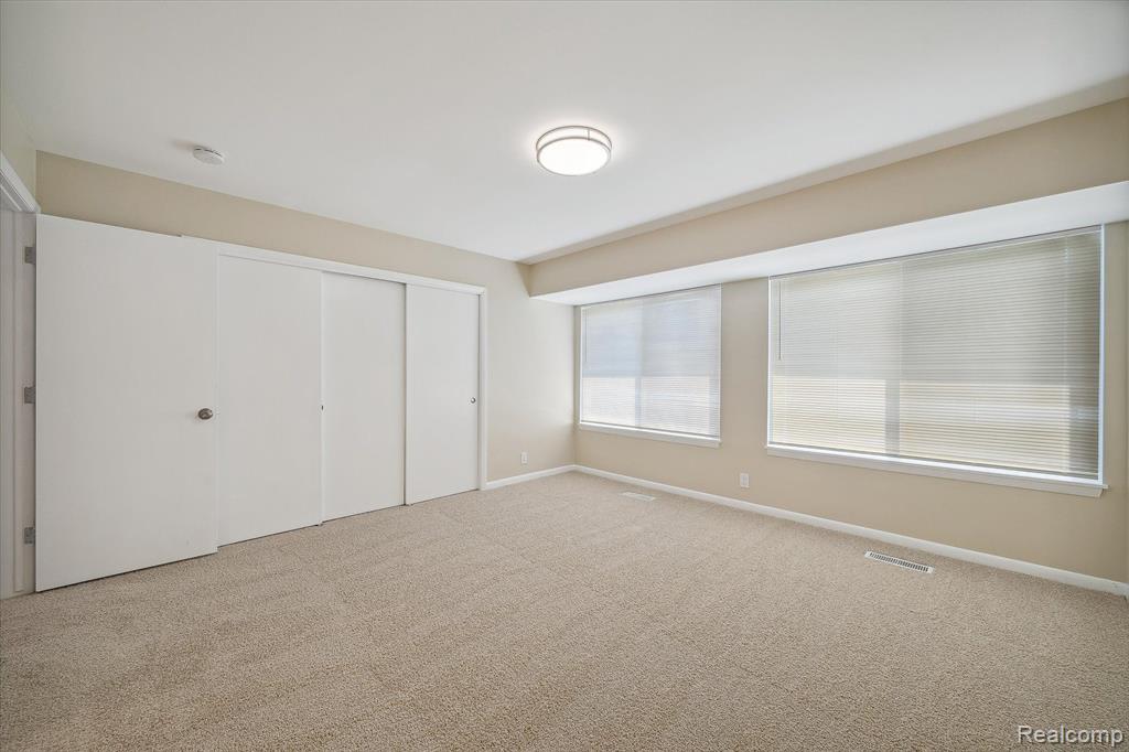 3074 LINDENWOOD Drive, Dearborn, MI 48120 — Photo 14