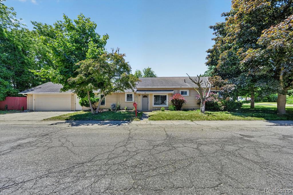401 W Liberty Street, South Lyon, MI 48178 — Photo 38