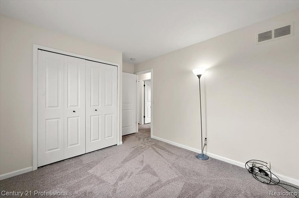 43587 Petrucci Drive, Clinton Twp, MI 48038 — Photo 32