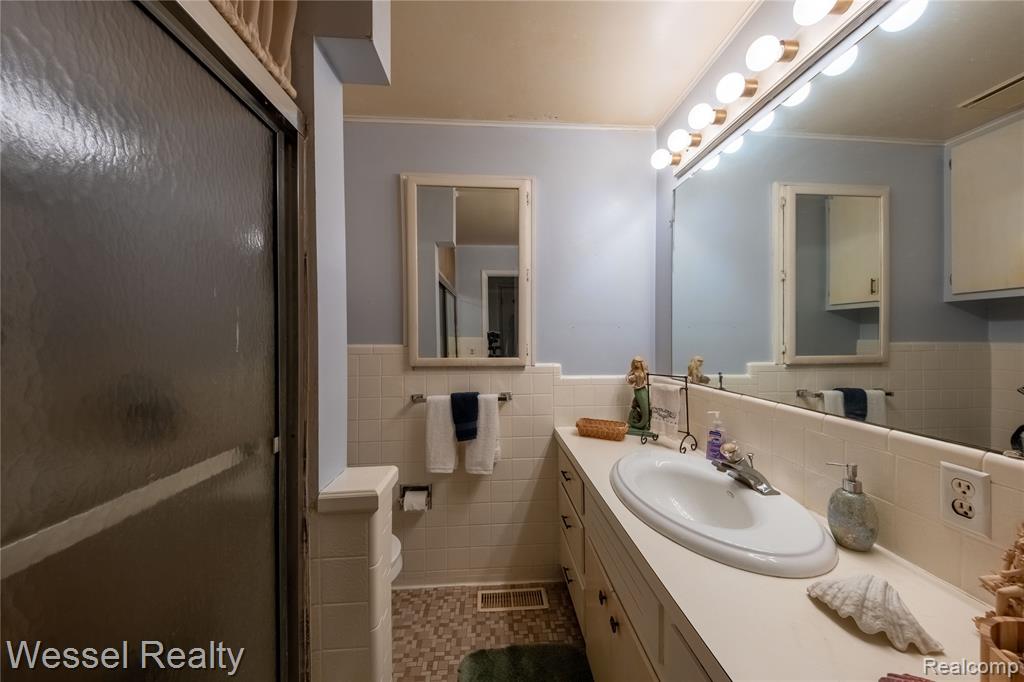 57121 OMO Road, Ray, MI — Photo 22