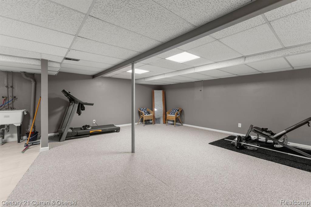 3060 LINDENWOOD Drive, Dearborn, MI 48120 — Photo 33