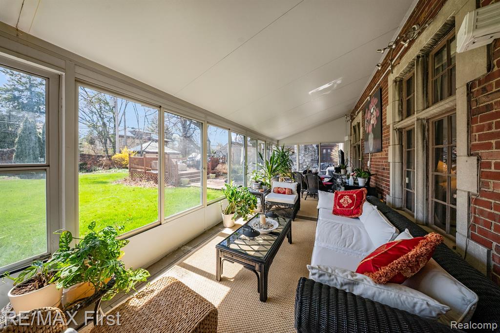 725 W BOSTON Boulevard, Detroit, MI 48202 — Photo 20