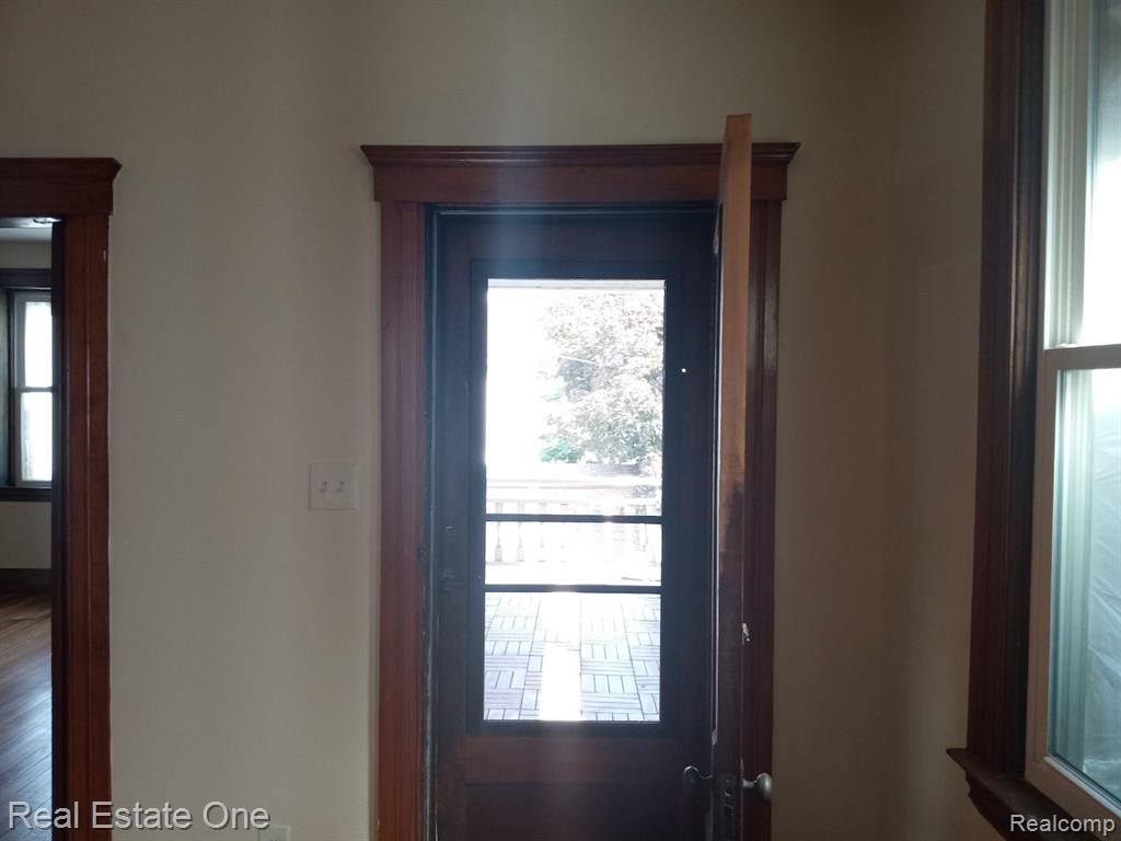 2454 Florian Street, Hamtramck, MI 48212 — Photo 7