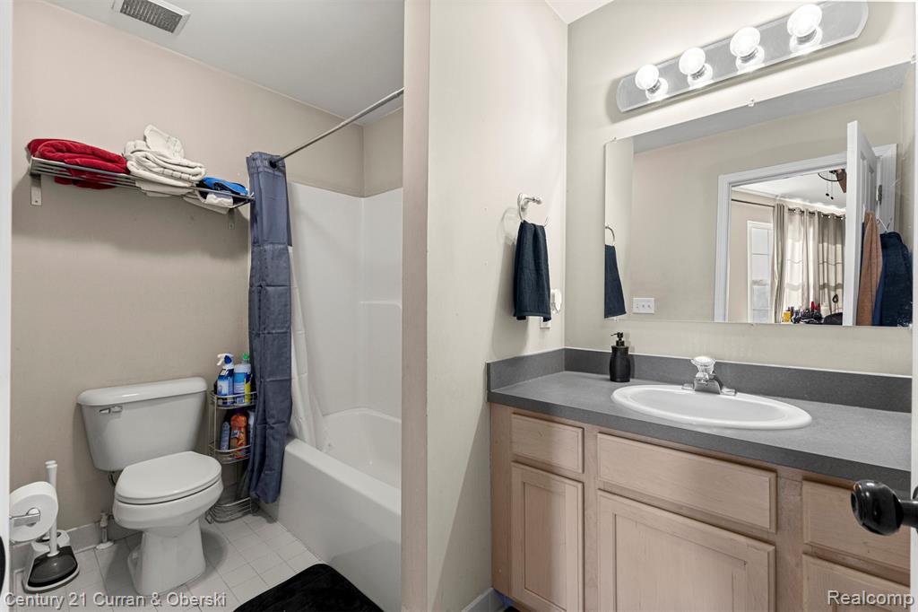 25445 Saint James, Southfield, MI 48075 — Photo 33