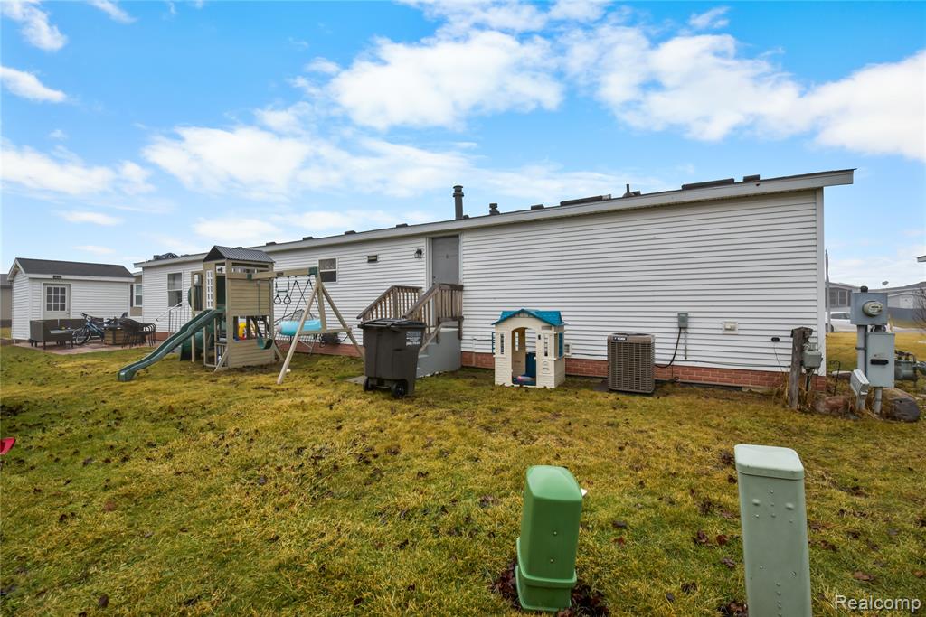 2330 CHARTER OAK Court, Newport, MI 48166 — Photo 48