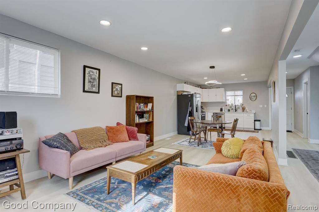 9578 Oakland Street - Photo 2
