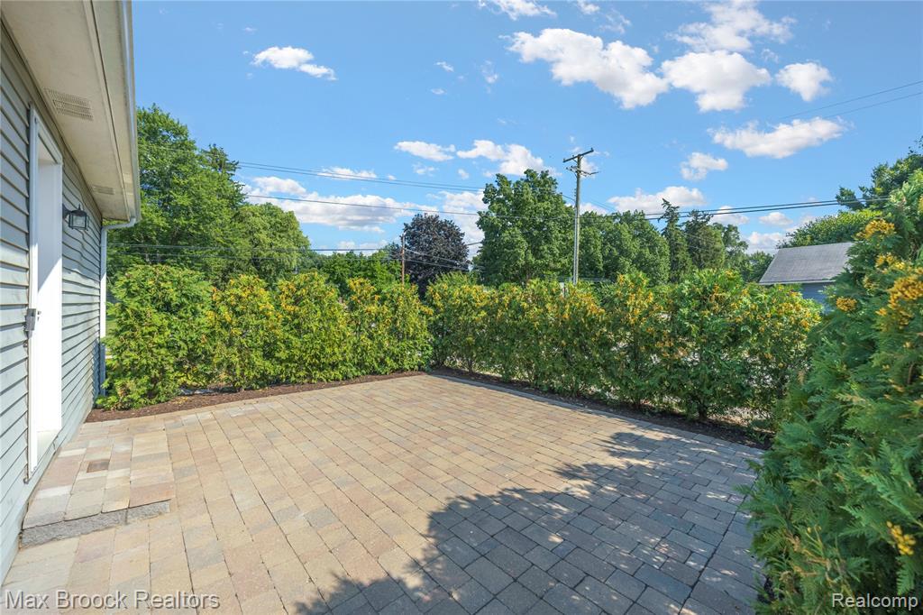 694 S Squirrel Road, Auburn Hills, MI 48326 — Photo 8