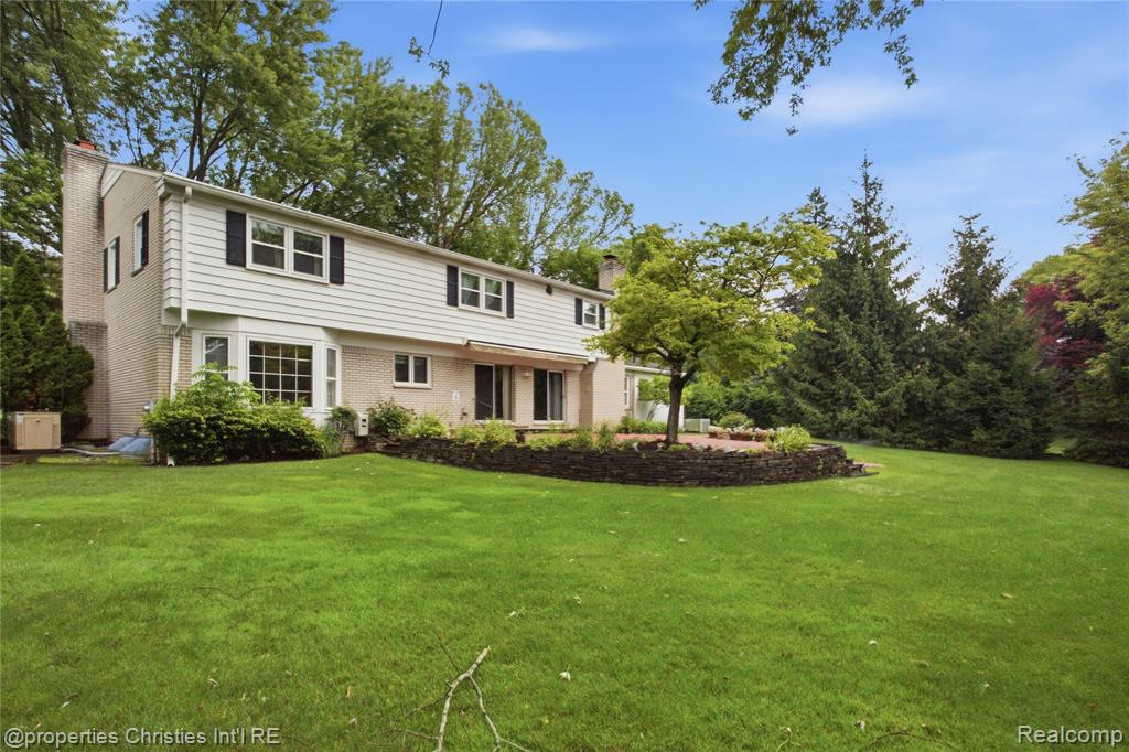 7110 Paterese Drive, Bloomfield Hills, MI 48301 — Photo 42
