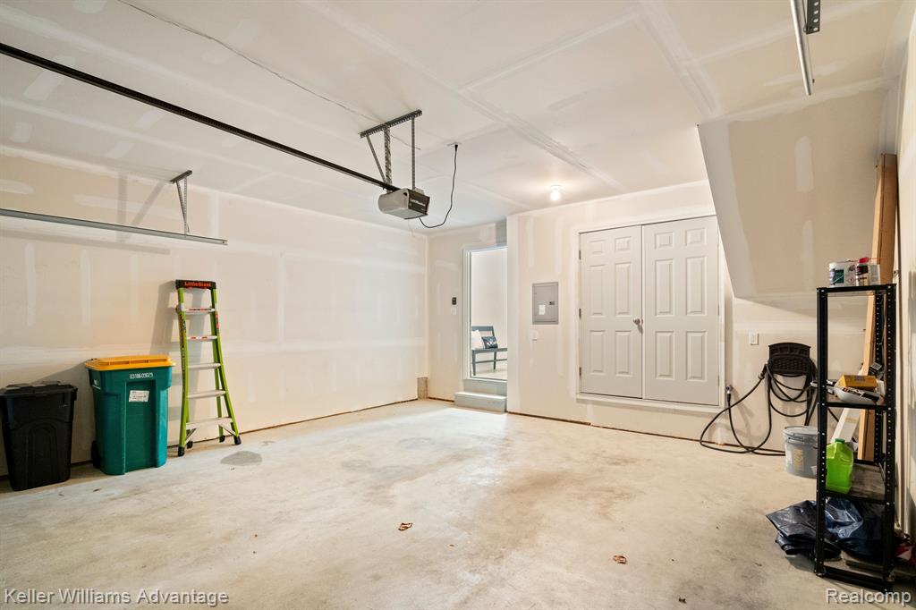 419 WRIGHT Street, Wixom, MI 48393 — Photo 34