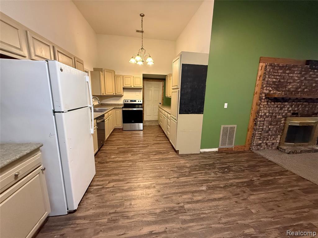 609 S Wood Street, Chesaning, MI 48616 — Photo 8
