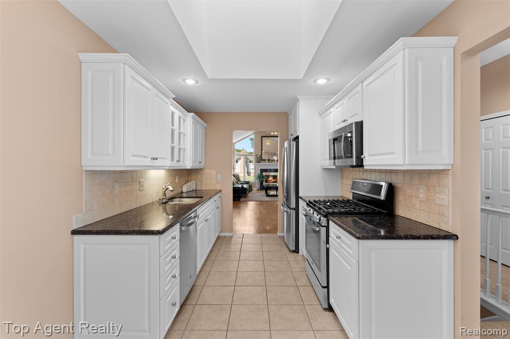 48607 Sutton Bay Court, Shelby Twp, MI 48315 — Photo 6