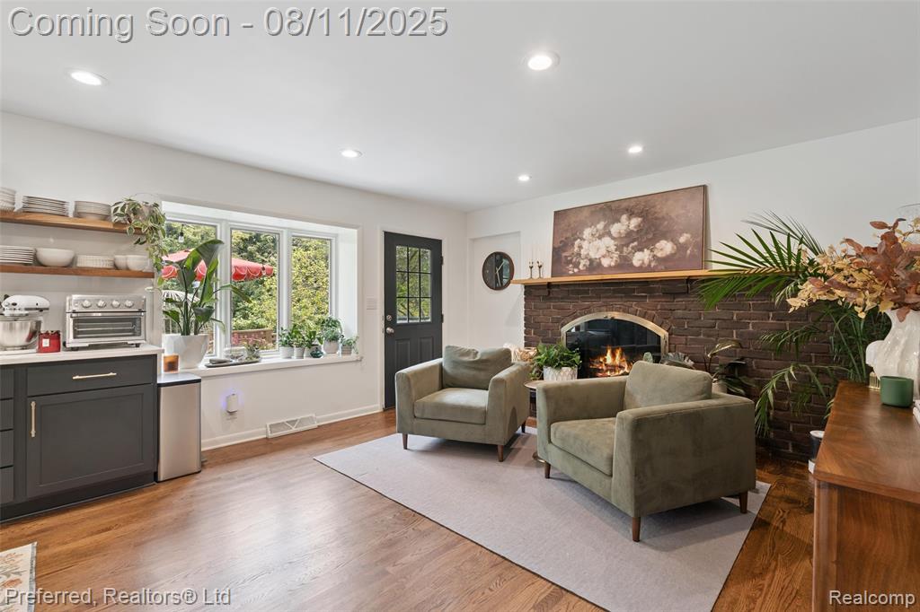562 Burns Road, Milford, MI 48381 — Photo 10
