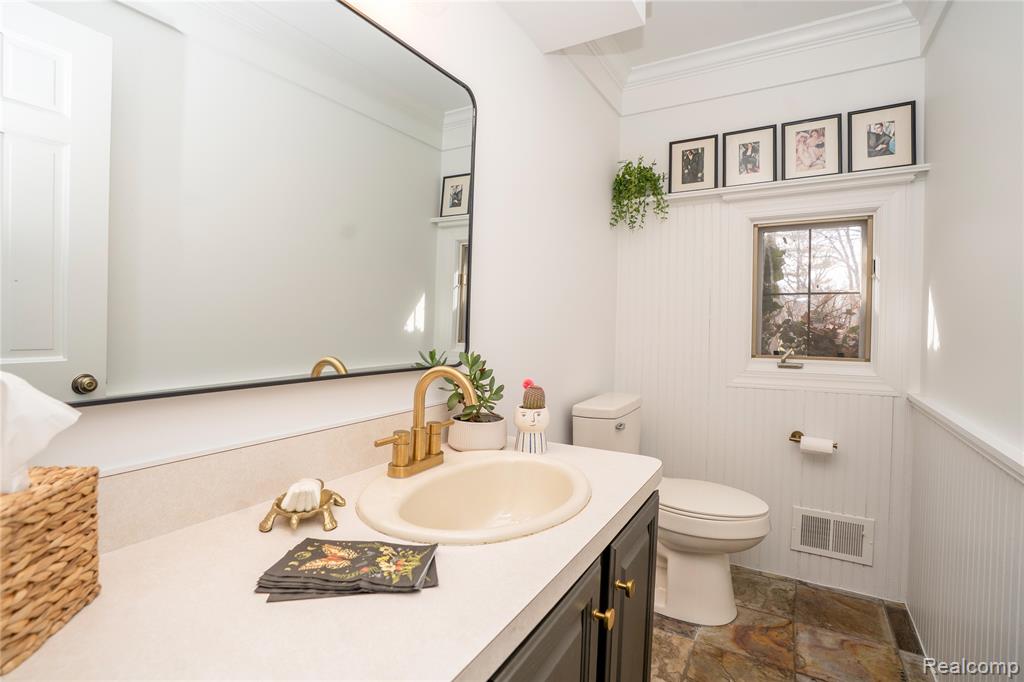 32870 Bingham Lane, Bingham Farms, MI 48025 — Photo 45